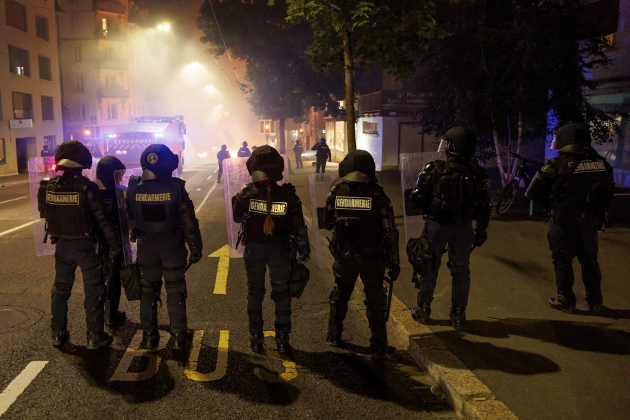 Policja na ulicach Lozanny / 	CYRIL ZINGARO /PAP/EPA