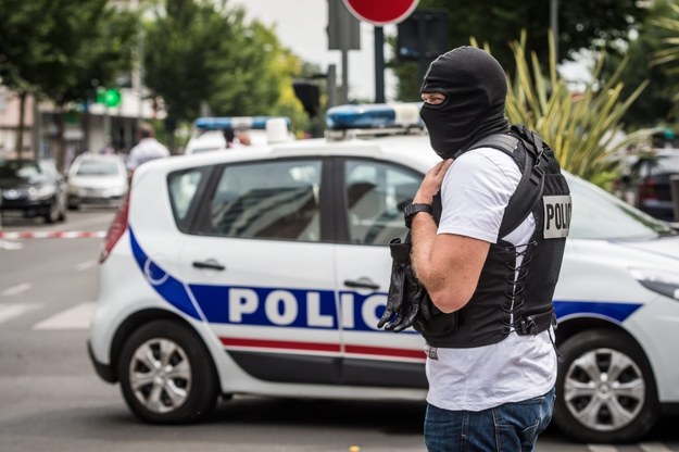 Policja na ulicach Paryża /CHRISTOPHE PETIT TESSON /PAP/EPA