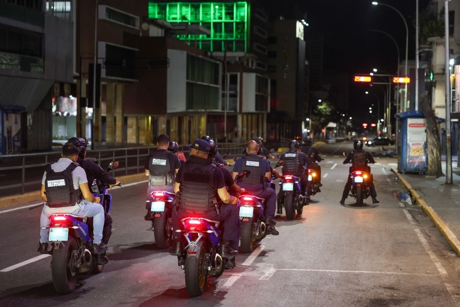 Policja na ulicach stolicy Wenezueli Caracas. /PAP/EPA/MIGUEL GUTIERREZ /PAP/EPA