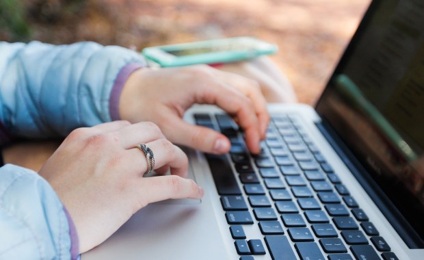 Policja namierzyła hakerów na serwery e-dziennika