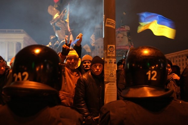 Policja nie wpuszcza nowych osób na Majdan /ZURAB KURTSIKIDZE /PAP/EPA