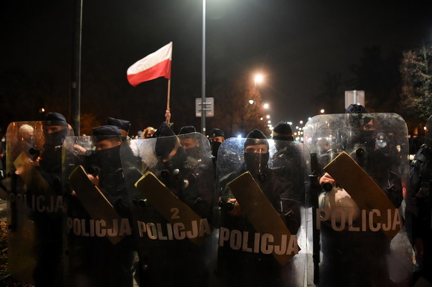 Policja ochraniająca Sejm / 	Radek Pietruszka   /PAP
