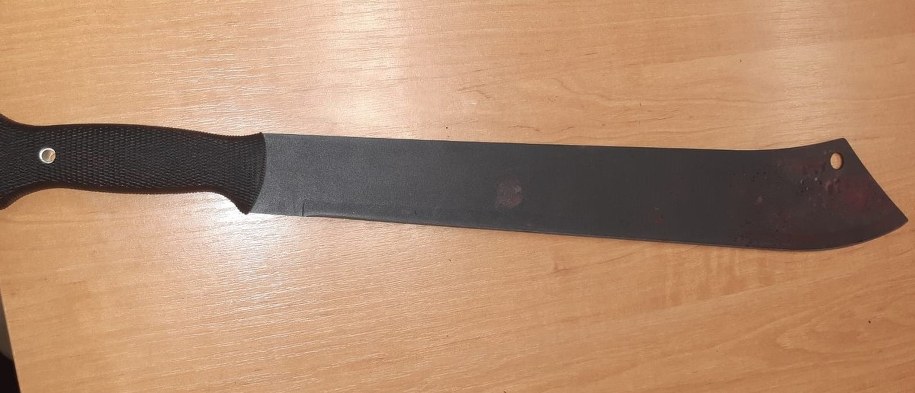 Policja odebrała mężczyźnie półmetrową maczetę /Mazowiecka Policja /Policja