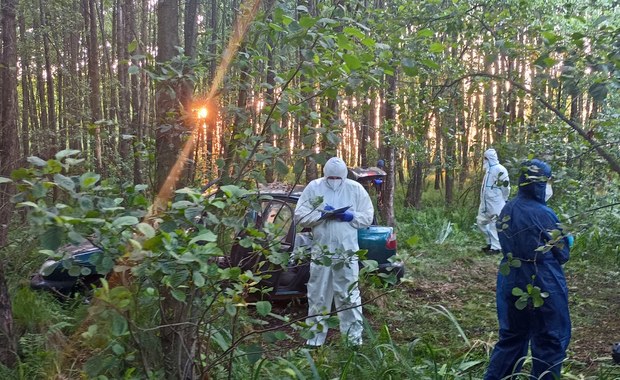 Policja odnalazła dwa ciała w głębi lasu. 6 osób zatrzymanych