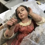 Policja odzyskała 300-letnią rzeźbę anioła. Ktoś wysłał ją w paczce
