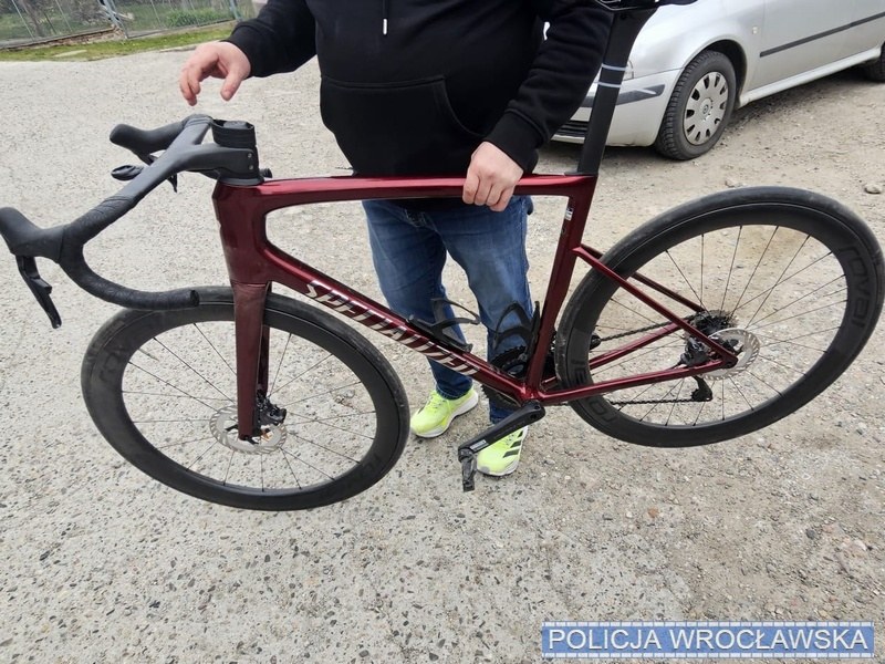Policja odzyskała skradziony rower i przekazała go właścicielowi /Komenda Miejska Policji we Wrocławiu