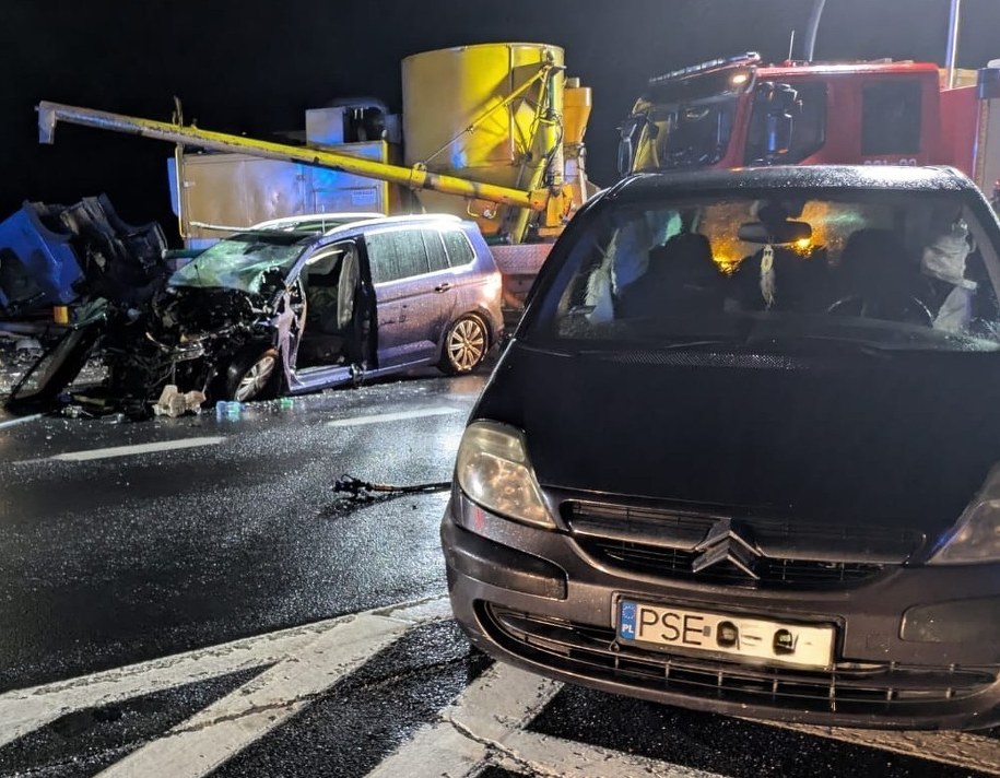 Policja opublikowała zdjęcia z wypadku /Policja Śrem /