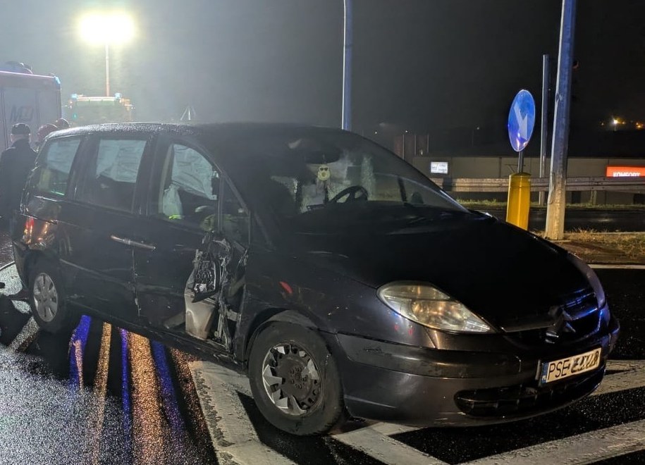 Policja opublikowała zdjęcia z wypadku /Policja Śrem /