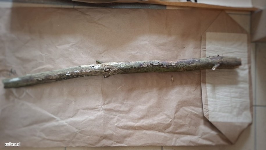 Policja opublikowała zdjęcie kija, fot. Policja Białystok /