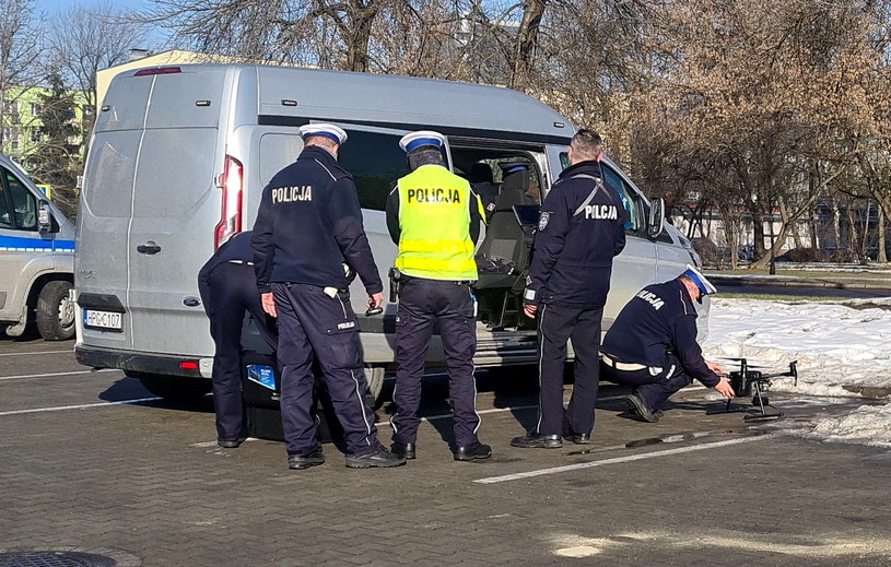 Policja patrolowała rejon przejść dla pieszych przy użyciu drona /INTERIA.PL