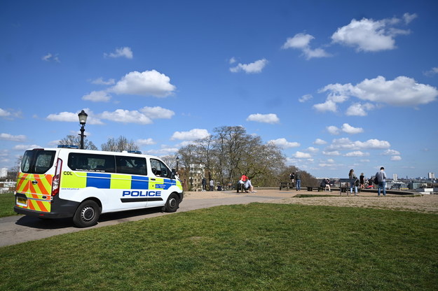 Policja patrolująca Primrose Hilll w Londynie /NEIL HALL /PAP/EPA