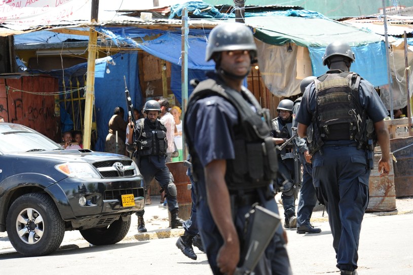 Policja patrolująca ulice stolicy Jamajki Kingstone /Anthony FOSTER /AFP