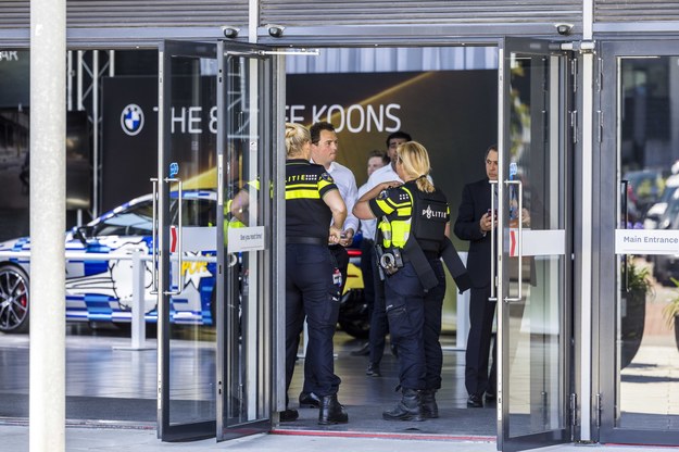 Policja po ataku na wystawie w Maastricht /MARCEL VAN HOORN /PAP/EPA