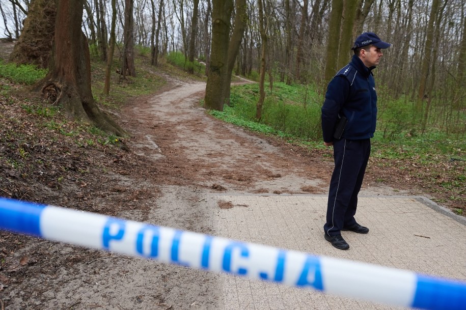 Policja pracuje na miejscu morderstwa pięcioletniej dziewczynki /Adam Warżawa /PAP