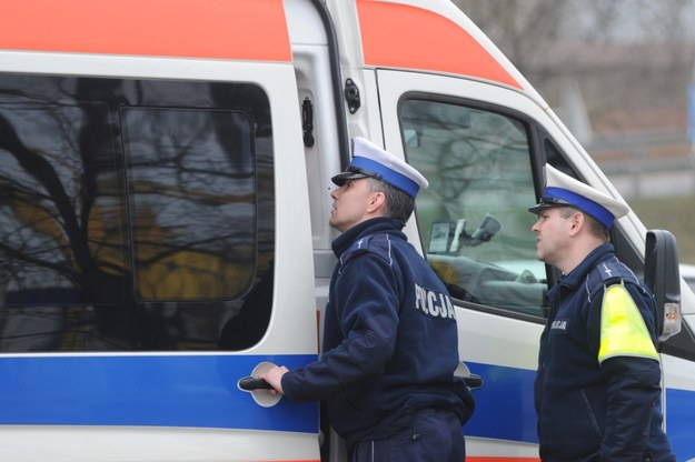 Policja pracuje na miejscu. Zorganizowano objazd /Marcin Bielecki /PAP