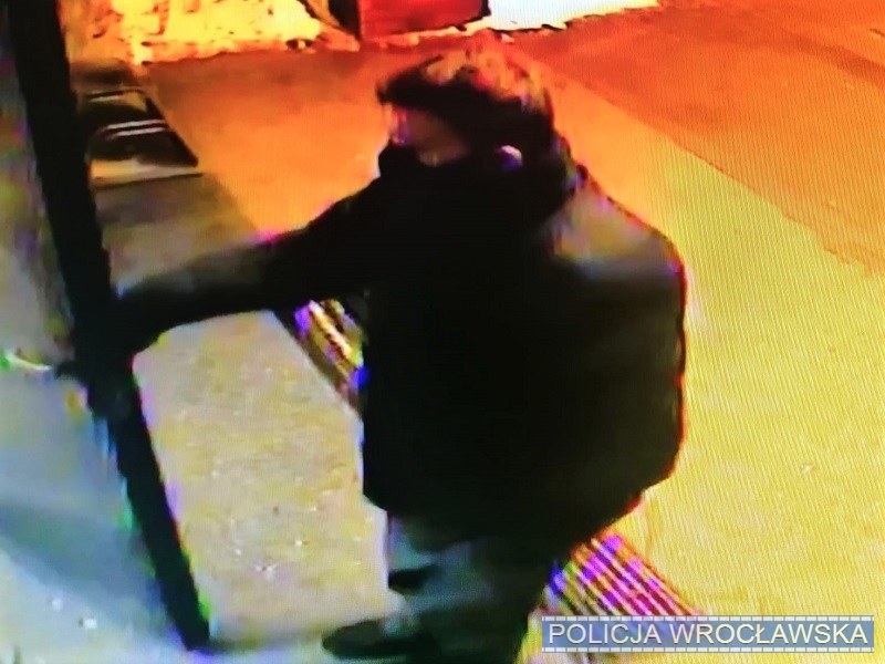 Policja prosi o kontakt osoby, które mogą mieć informacje nt. tego mężczyzny /Policja