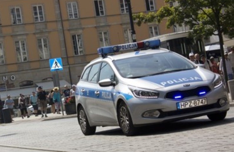 Policja prosi o pomoc w ujęciu sprawcy /Maciej Luczniewski /Reporter