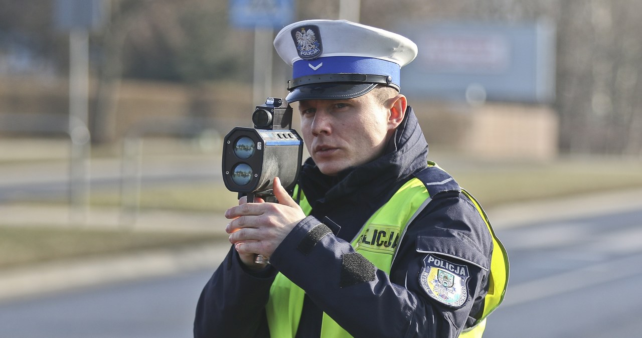 Policja prowadzi akcję "Bezpieczny weekend" /Piotr Jędzura /Reporter