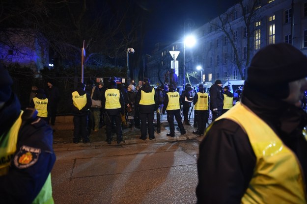 Policja przed ambasadą Izraela w Warszawie /PAP