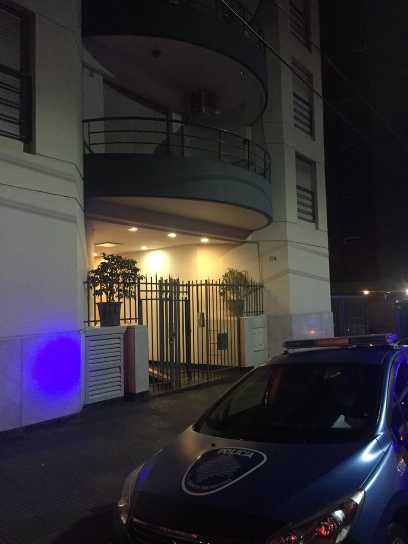 Policja przed apartamentem siostry królowej /Farandula Show / SplashNews.com /East News