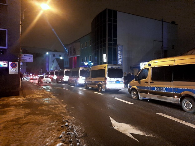 Policja przed klubem w Rybniku /Policja