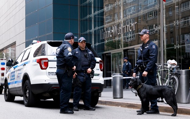 Policja przed siedzibą biura CNN w Nowym Jorku /JUSTIN LANE /PAP/EPA
