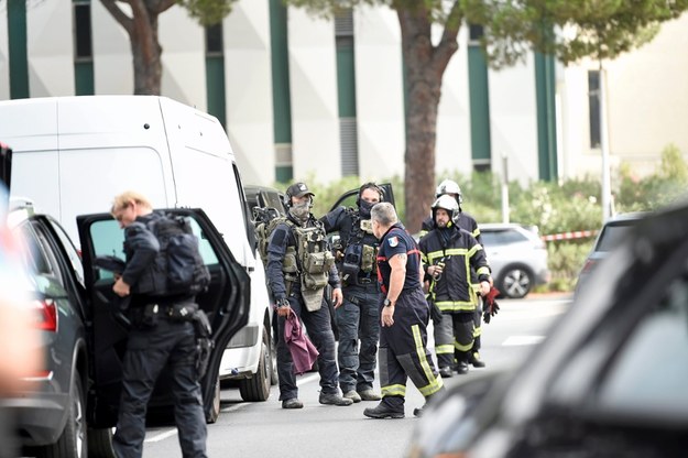 Policja przed synagogą w La Grande-Motte /SYLVIE CAMBON /PAP/EPA