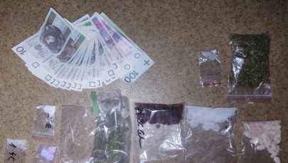 Policja przejęła 2,5 kg narkotyków w centrum Wrocławia. Zatrzymano dwie osoby