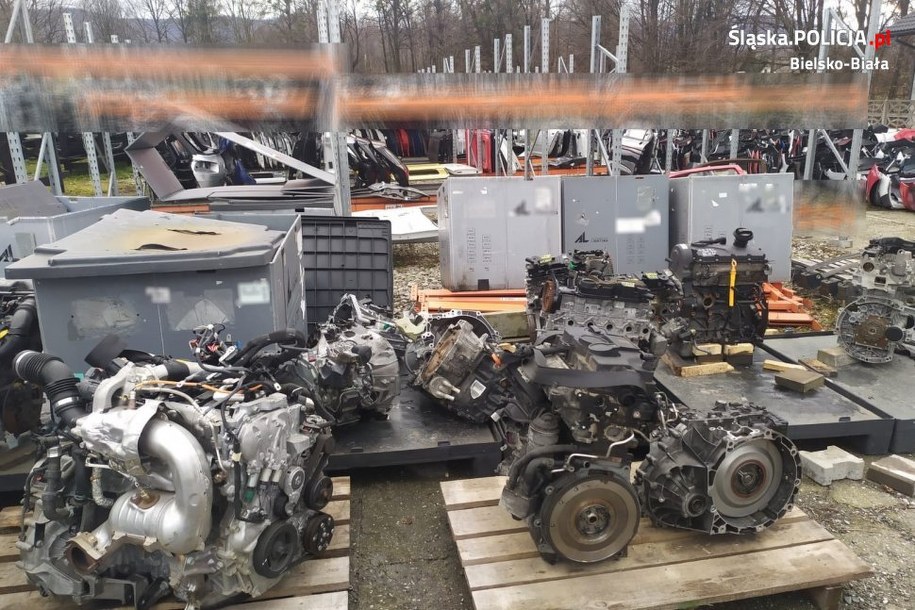 Policja przejęła części o wartości ok. 100 tys. zł /Policja