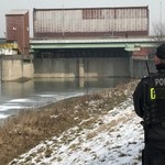 Policja: Przy ciele wyłowionym z Wisły znaleziono dokumenty Piotra Kijanki