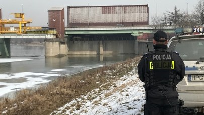 Policja: Przy ciele wyłowionym z Wisły znaleziono dokumenty Piotra Kijanki