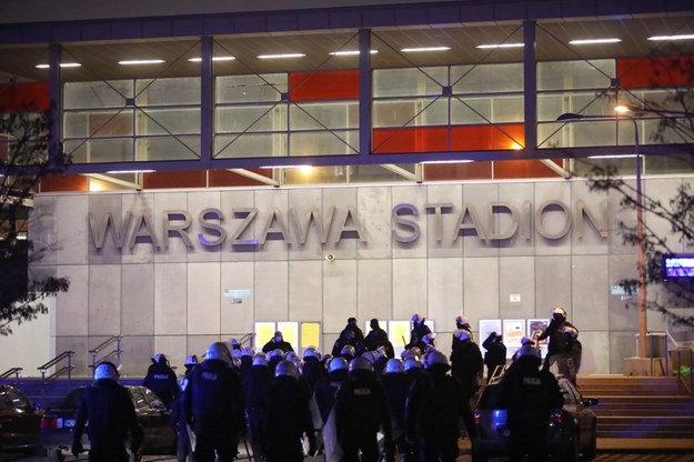 Policja przy stacji PKP Warszawa Stadion podczas Marszu Niepodległości w 2020 roku /Leszek Szymański /PAP