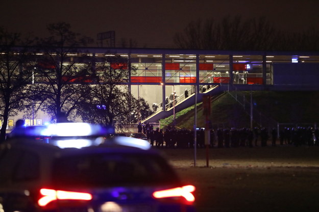 Policja przy stacji Warszawa Stadion w Warszawie / 	Leszek Szymański    /PAP