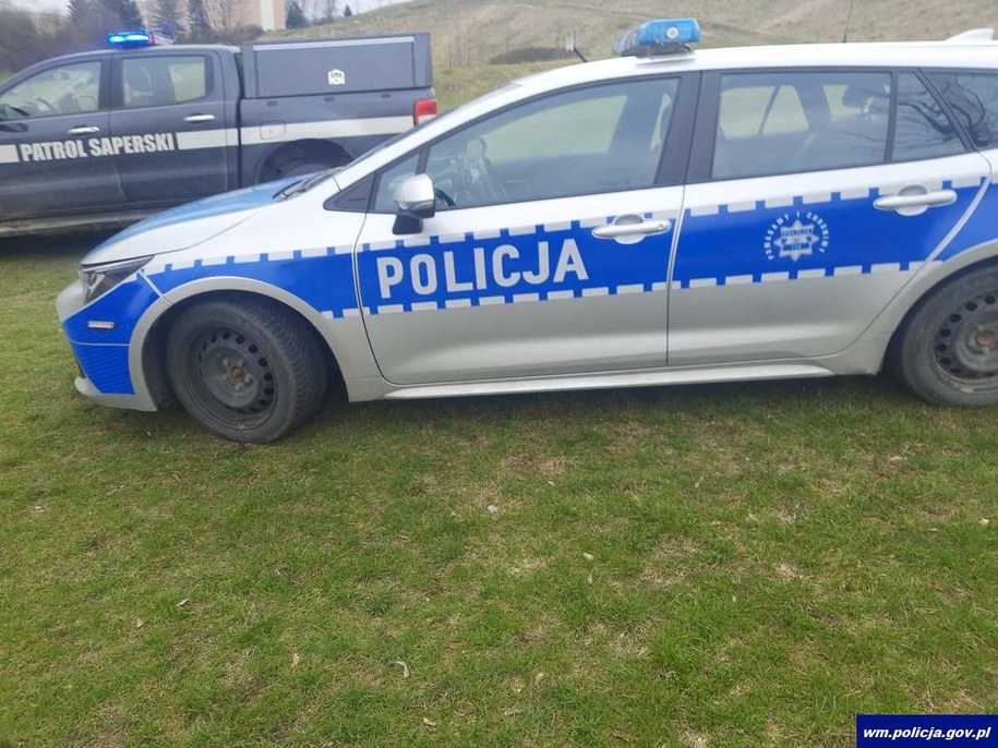 Policja przypomina, że materiał wybuchowy stosowany w technice wojskowej, w praktyce jest całkowicie odporny na działanie wszelkiego rodzaju warunki atmosferyczne i niezależnie od daty produkcji zachowuje swe właściwości wybuchowe /KPP Mrągowo /