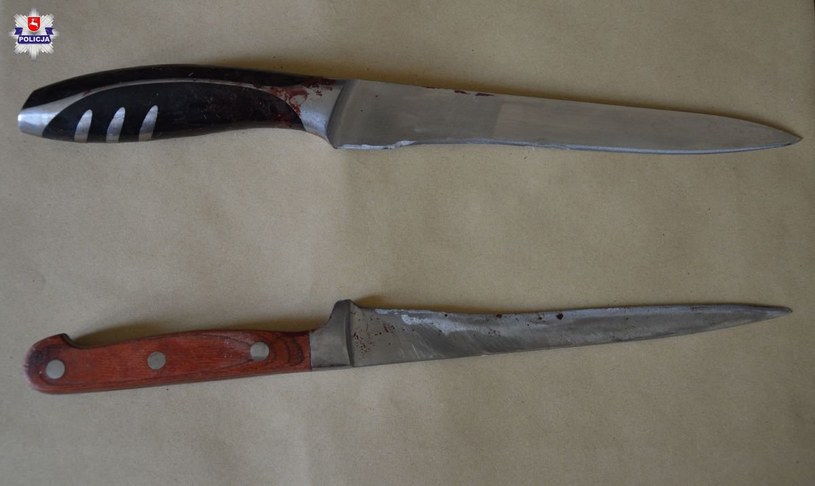 Policja publikuje zdjęcia noży, które trzymał 28-latek; źródło: policja /