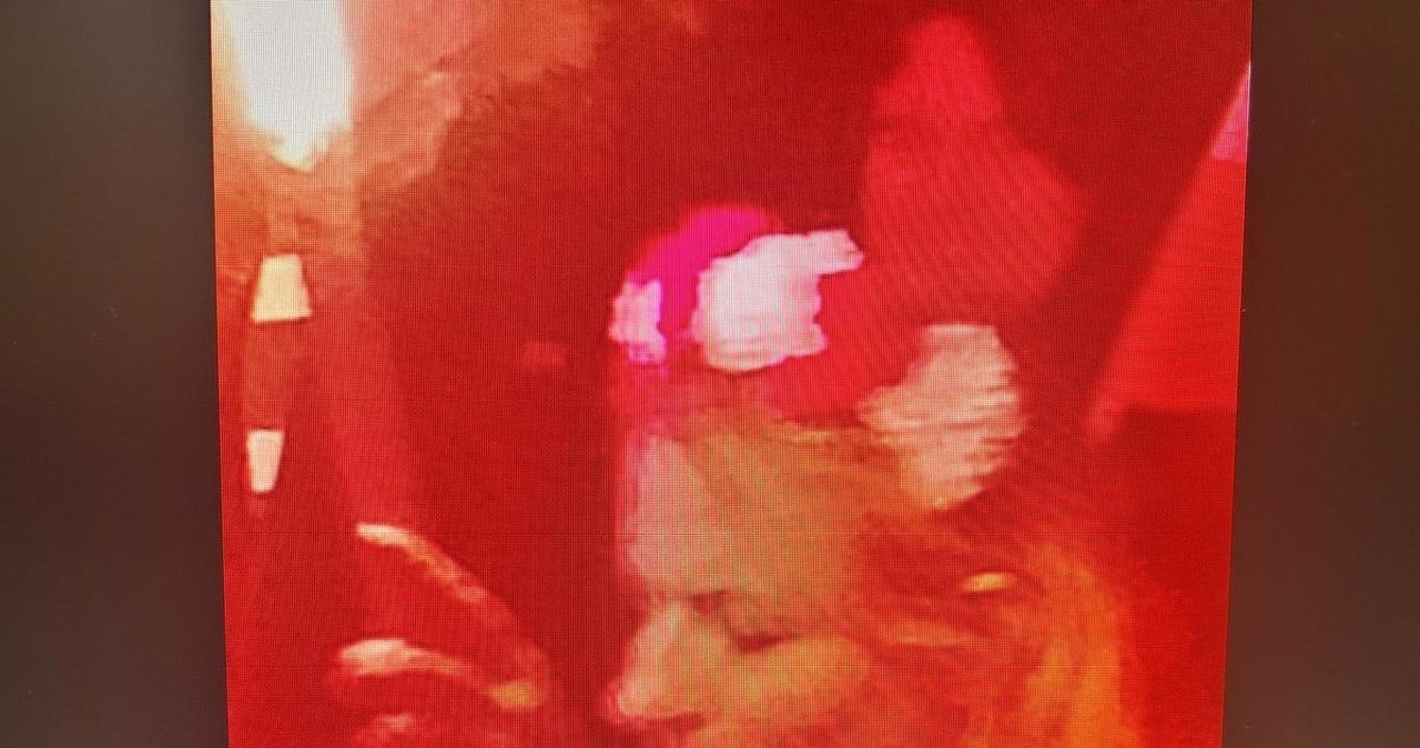 Policja publikuje zdjęcia osób, które odpalały race podczas Marszu Niepodległości