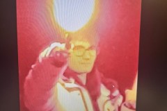 Policja publikuje zdjęcia osób, które odpalały race podczas Marszu Niepodległości