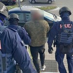 Policja rozbiła grupę handlującą narkotykami, bronią i amunicją