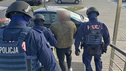 Policja rozbiła grupę handlującą narkotykami, bronią i amunicją