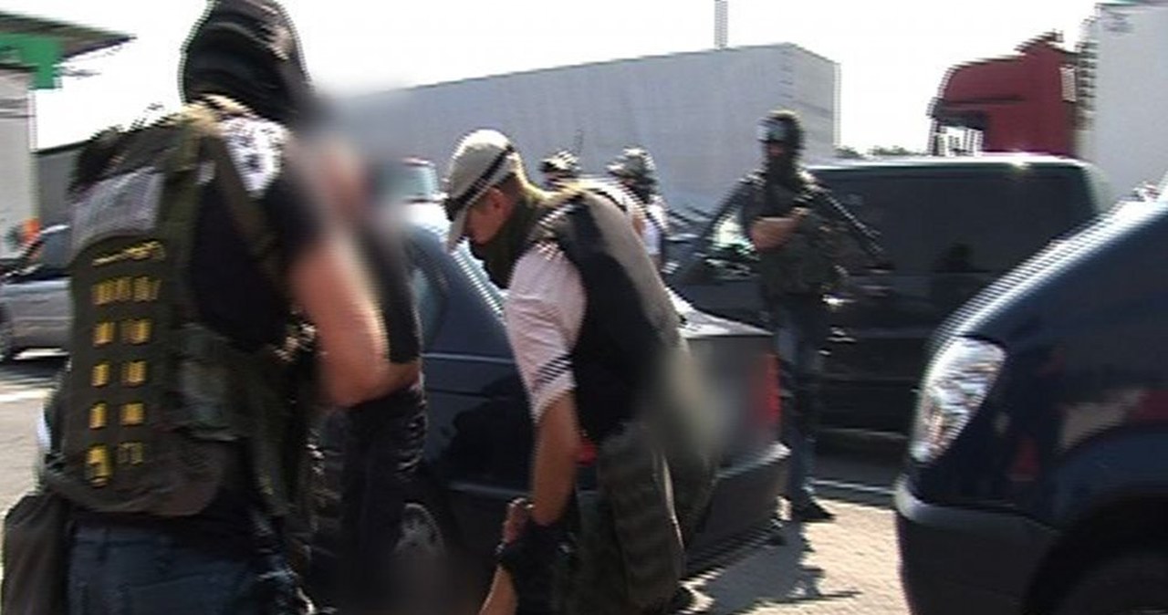 Policja rozbiła grupę międzynarodowych złodziei aut 