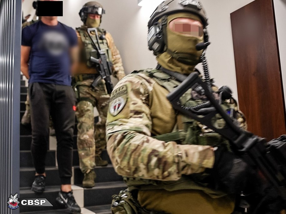 Policja rozbiła przemycający narkotyki gang pseudokibiców /CBŚP /