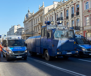 Policja się zbroi. Kupuje armatki wodne i radiowozy bojowe!