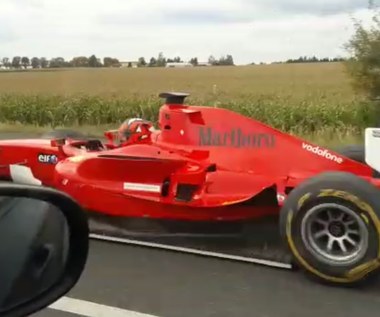 Policja szuka... kierowcy bolidu F1, który jechał autostradą