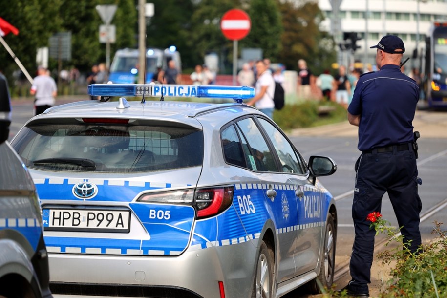 Policja szuka mężczyzny, który ranił 17-latka /Zdjęcie ilustracyjne /Shutterstock