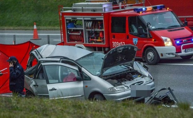 Policja szuka świadków wypadku na A4. Zginęli ojciec i 12-letnia córka 