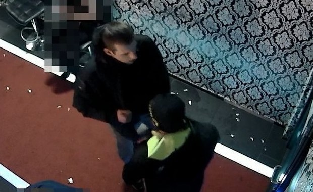Policja szuka tych mężczyzn. Chodzi o pobicie
