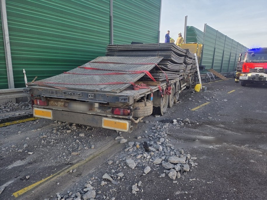 Policja udostępniła zdjęcia z miejsca wypadku /Policja Mazowiecka  /