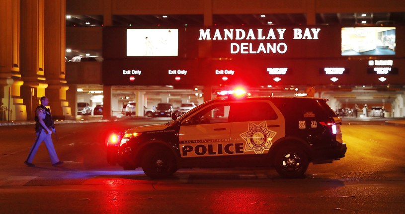 Policja ujawnia kolejne szczegóły niedzielnej masakry w Las Vegas /PAUL BUCK  /PAP/EPA