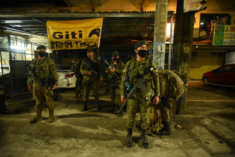Policja w Manili /MARIA TAN /AFP