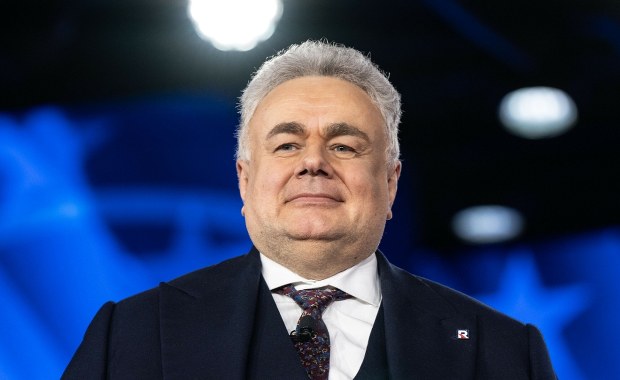 ​Policja w mieszkaniu Sakiewicza. Nowe informacje - zatrzymano jedną osobę